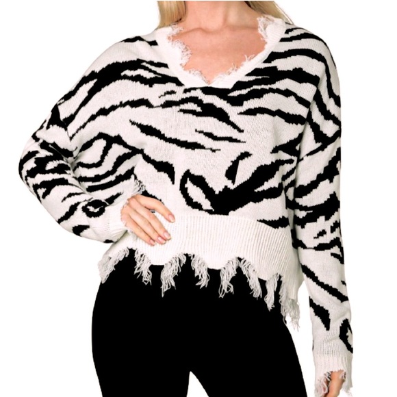Polly & Esther Size L Women’s Animal Print Destructed Sweater - Picture 1 of 12